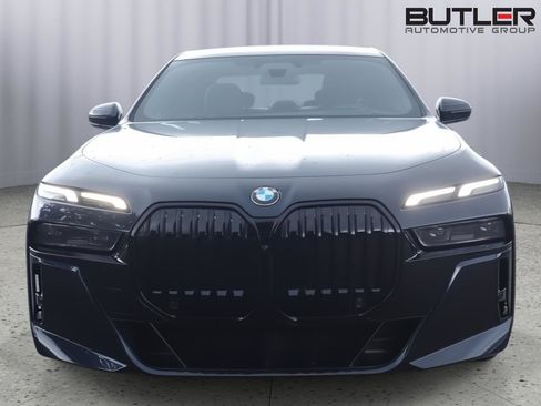 Used 2023 BMW 740i RWD image 2
