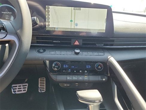 New 2025 Hyundai Elantra SEL image 11