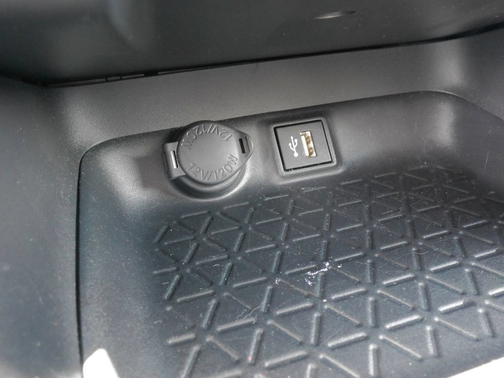 Used 2025 Toyota RAV4 LE AWD/4WD image 27