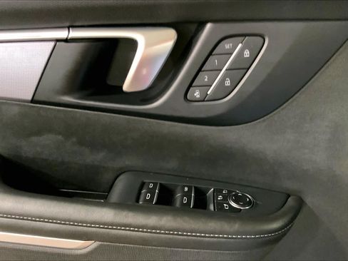 Used 2025 Buick Enclave Sport Touring w/ Power Package AWD/4WD image 34