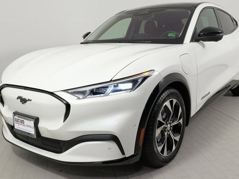 Used 2022 Ford Mustang Mach-E Premium image 4