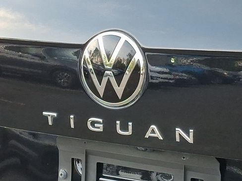 Used 2022 Volkswagen Tiguan SEL R-Line AWD/4WD image 29