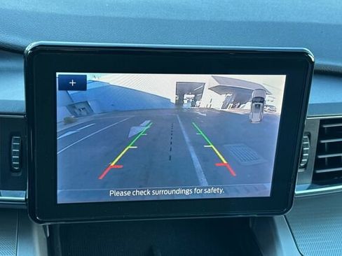 Certified 2022 Ford Explorer XLT w/ Equipment Group 202A image 18