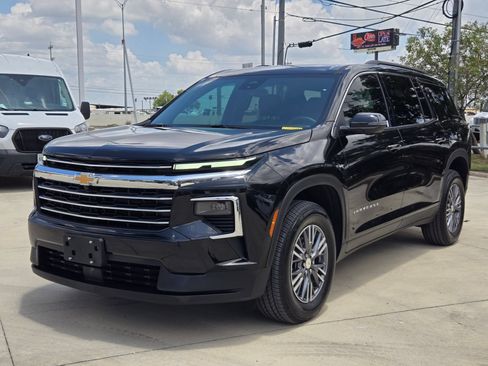 Certified 2026 Chevrolet Traverse LT FWD image 3