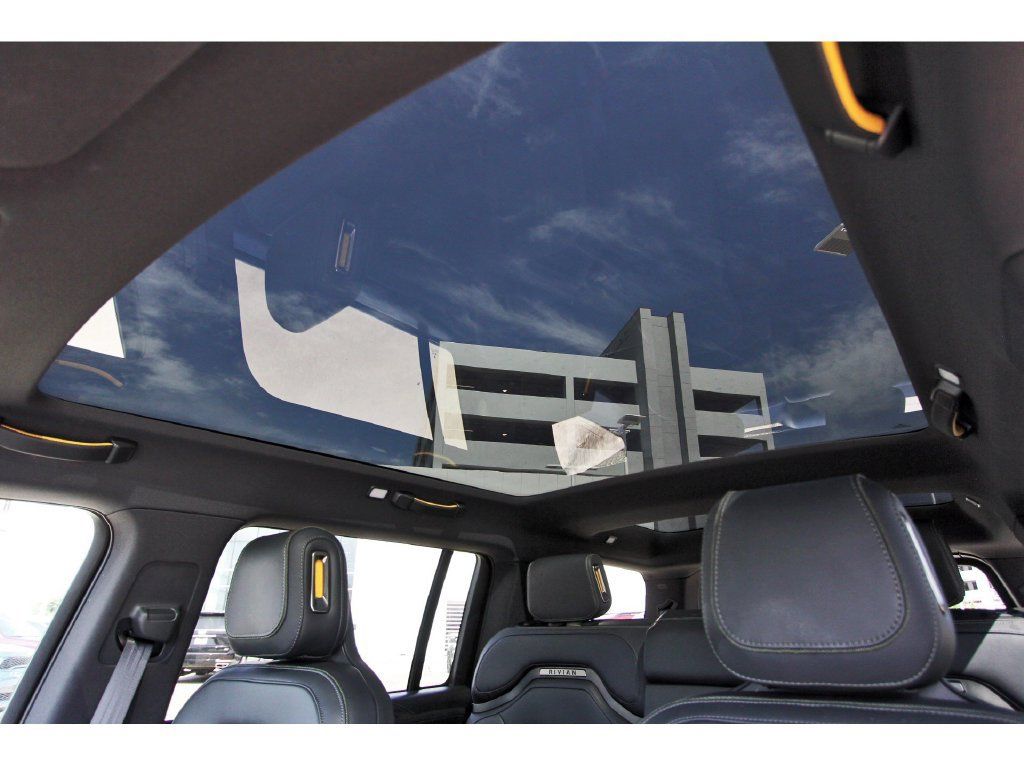 Used 2026 Rivian R1S Adventure Dual AWD/4WD image 31