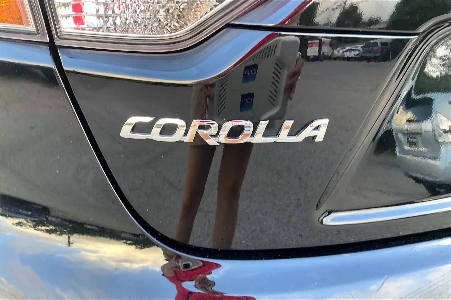 Used 2025 Toyota Corolla LE FWD image 30