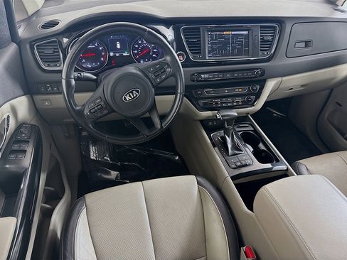 Used 2018 Kia Sedona SX image 17