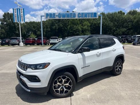 Used 2025 Jeep Compass Limited AWD/4WD image 2