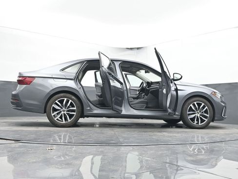 Used 2025 Volkswagen Jetta SE image 68