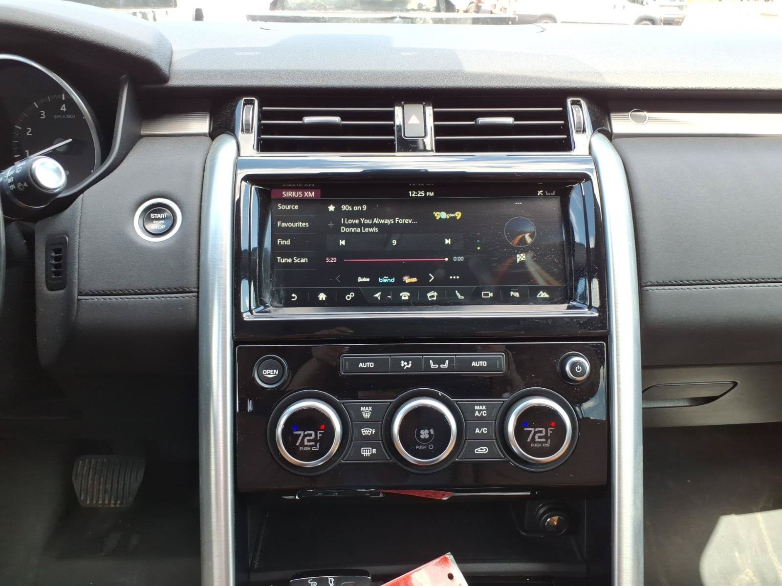 Used 2017 Land Rover Discovery HSE AWD/4WD image 16