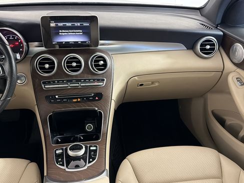 Used 2018 Mercedes-Benz GLC 300 4MATIC image 28
