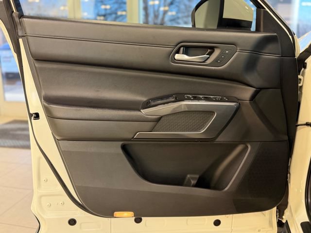 Used 2022 Nissan Pathfinder SL AWD/4WD image 18