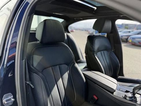 Used 2022 BMW M550i xDrive w/ Premium Package image 20