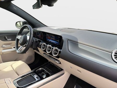 Used 2025 Mercedes-Benz GLA 250 image 24