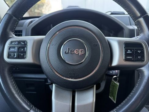 Used 2012 Jeep Liberty Limited Jet w/ Comfort/Convenience Group image 15