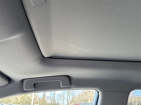 Used 2018 Toyota Highlander XLE image 16