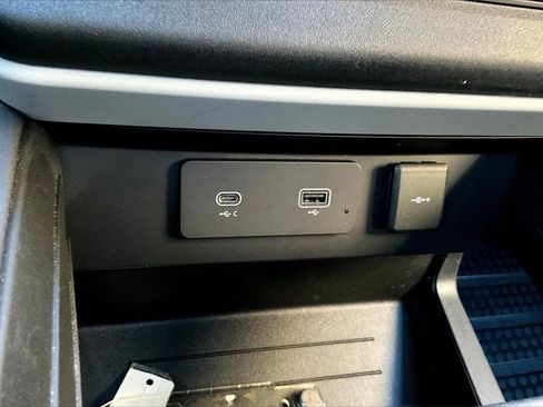 Used 2023 Land Rover Defender 110 S image 15