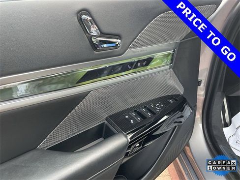 Used 2024 BMW 740i image 11