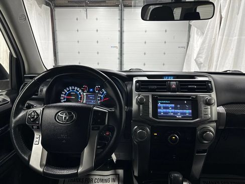 Used 2015 Toyota 4Runner SR5 AWD/4WD image 16