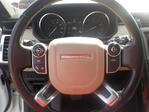 Used 2018 Land Rover Discovery SE image 14