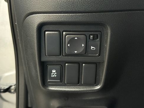 Used 2013 Nissan Juke S FWD image 27