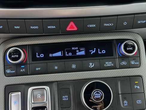 Used 2025 Hyundai Palisade SEL FWD image 24