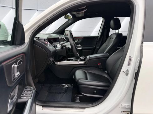 Used 2020 Mercedes-Benz GLB 250 4MATIC w/ Premium Package image 9