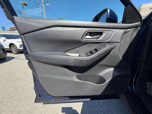 Used 2025 Nissan Rogue SV FWD image 18