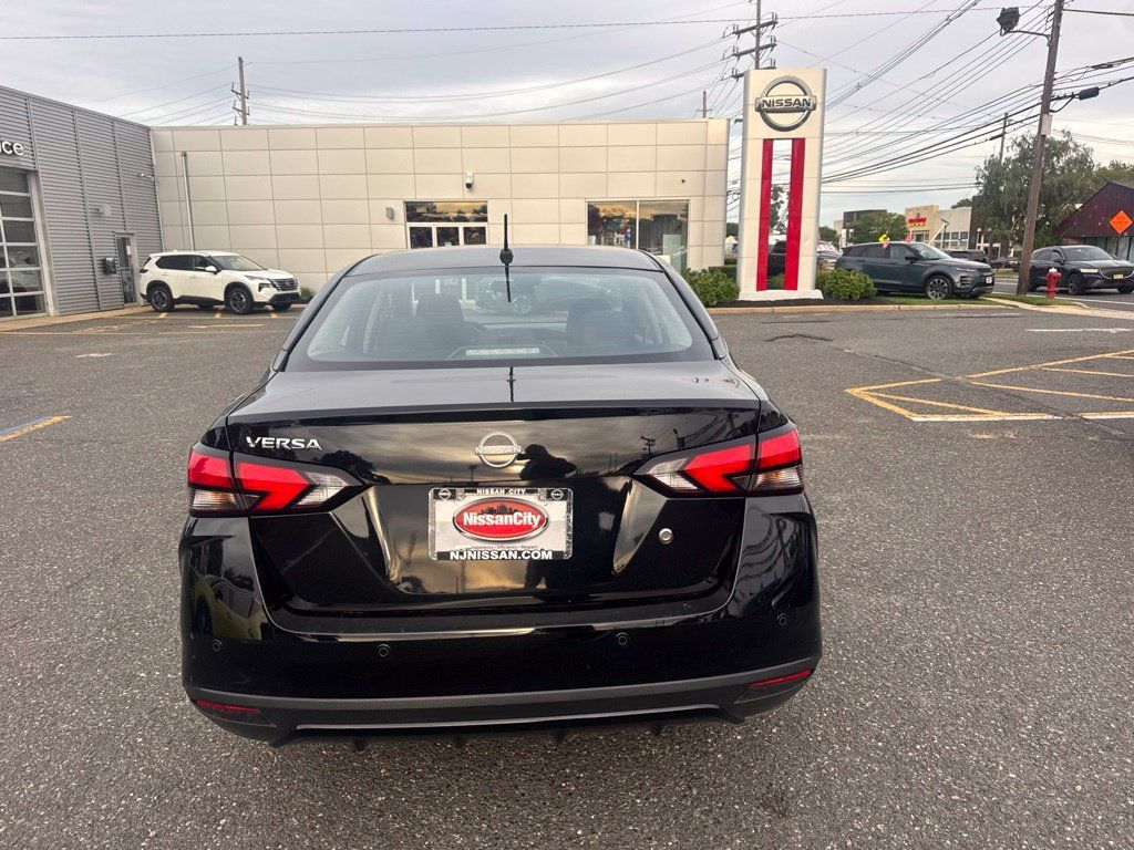 Used 2025 Nissan Versa S FWD image 5