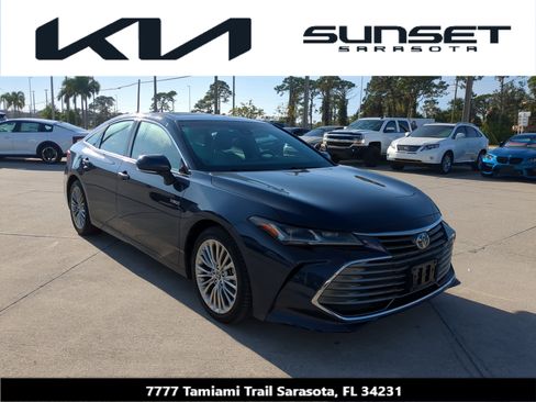 Used 2019 Toyota Avalon Limited w/ Preferred Accessory Package image 1