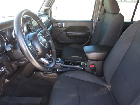 Used 2021 Jeep Gladiator Willys image 14