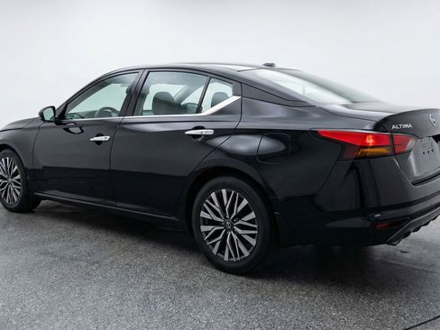 Used 2025 Nissan Altima 2.5 SV image 6