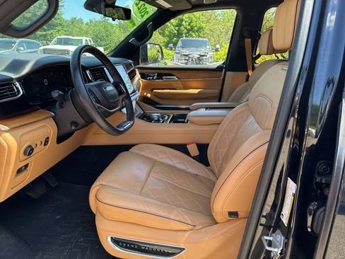 Used 2022 Jeep Grand Wagoneer Series III w/ Rear Seat Video Group 1 AWD/4WD image 19