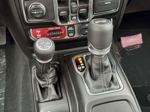 New 2026 Jeep Wrangler Unlimited Rubicon AWD/4WD image 21