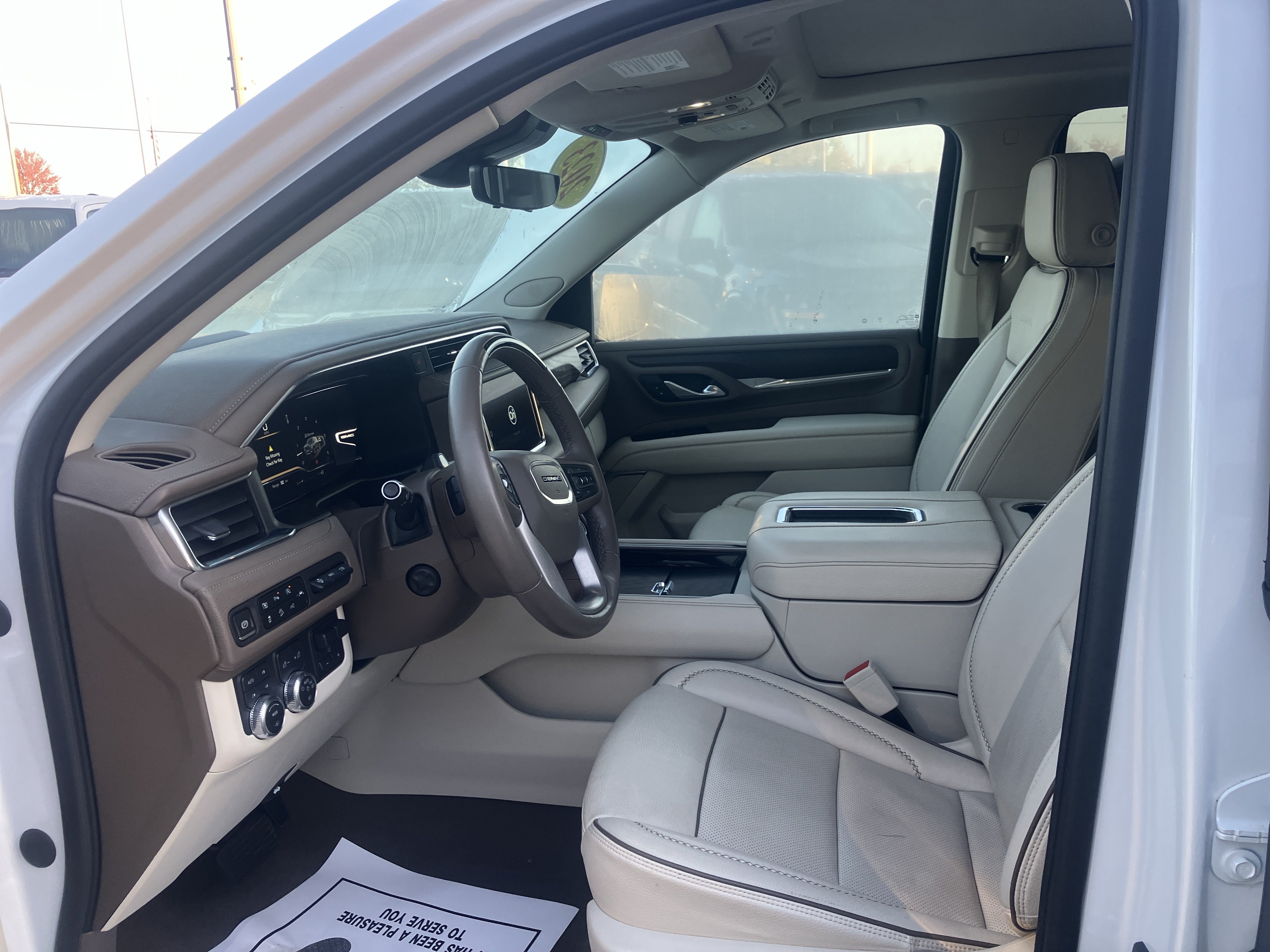 Used 2023 GMC Yukon Denali w/ Advanced Technology Package AWD/4WD image 21
