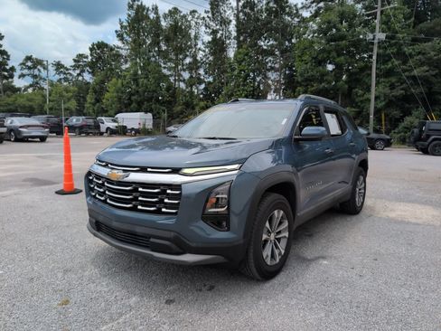 Used 2025 Chevrolet Equinox LT w/ Convenience Package II FWD image 4