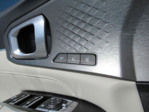 Used 2023 Kia Sorento SX Prestige image 28