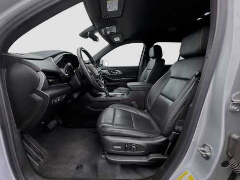 Used 2022 Chevrolet Traverse LT image 13