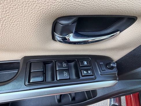 Used 2018 Nissan Titan SV AWD/4WD image 20