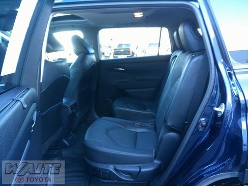 Certified 2021 Toyota Highlander XLE image 27