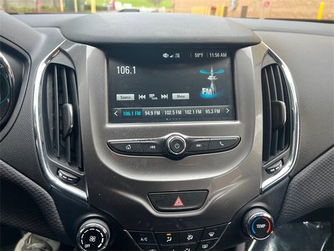Used 2018 Chevrolet Cruze LT image 22
