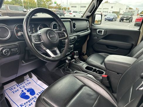 Used 2020 Jeep Gladiator Overland w/ Popular Equipment Package image 23