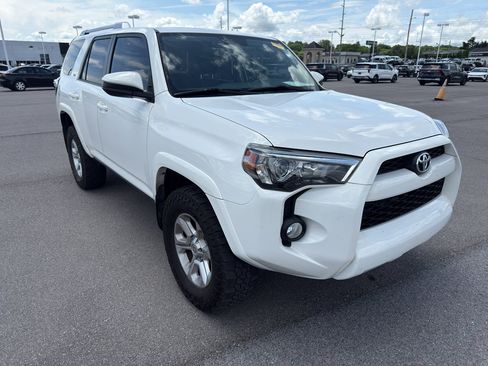 Used 2016 Toyota 4Runner SR5 AWD/4WD image 7