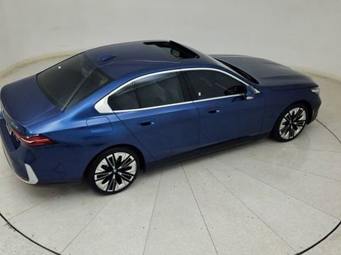 Used 2025 BMW i5 xDrive40 w/ Premium Package image 82