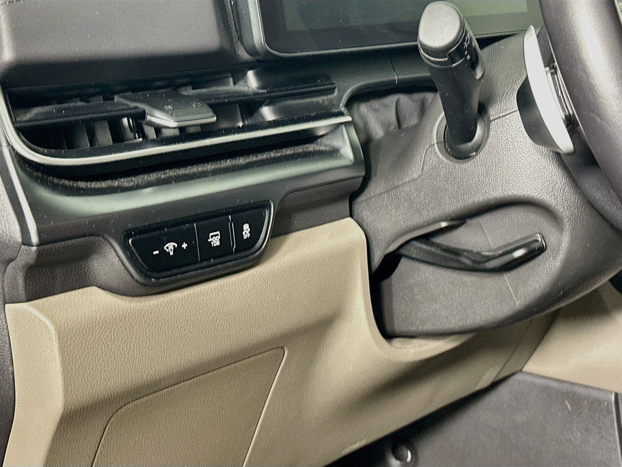 Used 2026 Kia Carnival LXS FWD image 17
