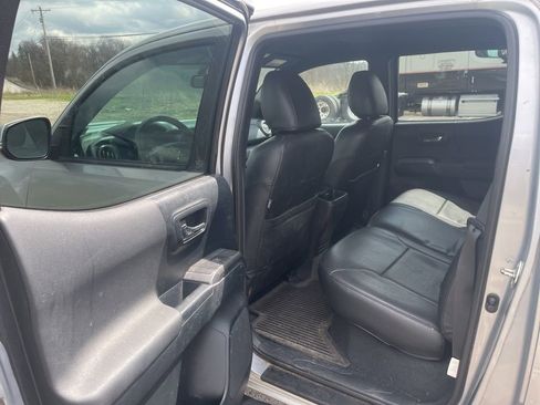 Used 2016 Toyota Tacoma TRD Sport w/ Towing Package image 13