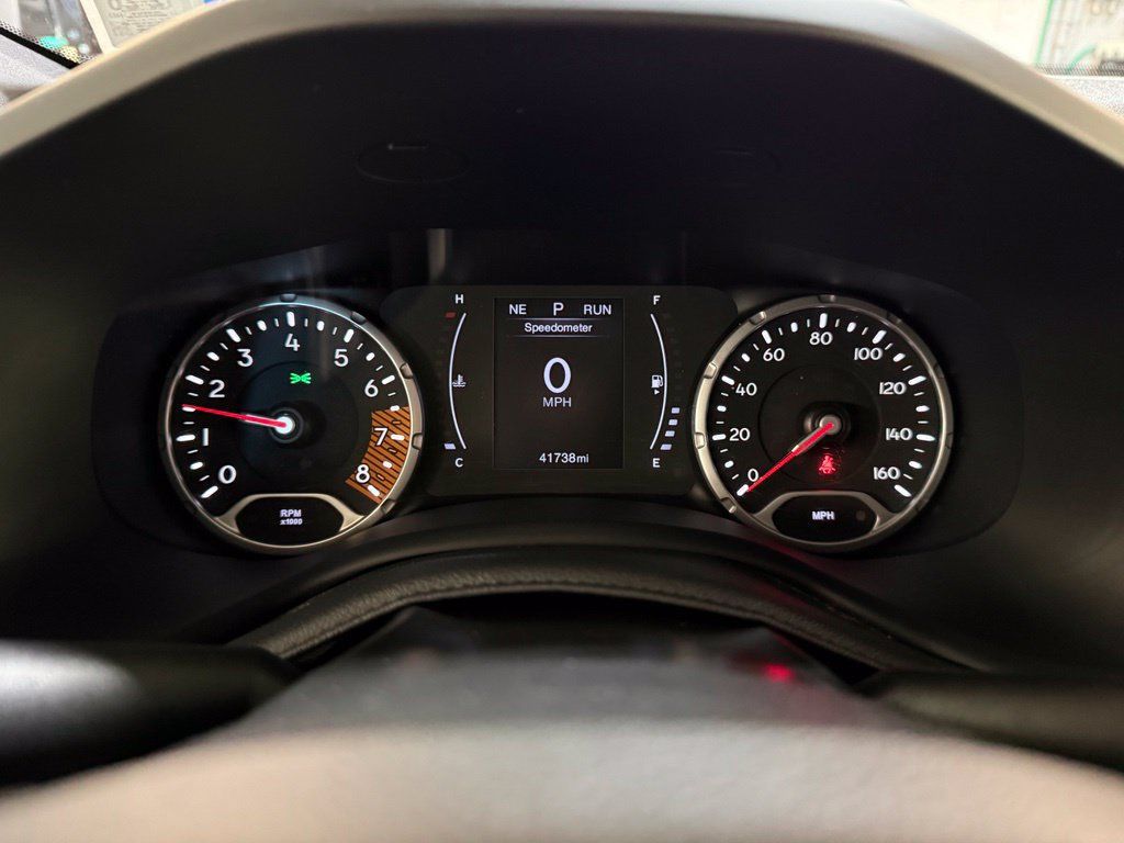 Used 2020 Jeep Renegade Latitude w/ Cold Weather Group AWD/4WD image 9