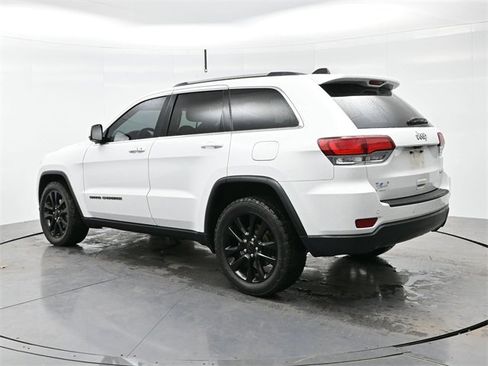 Used 2020 Jeep Grand Cherokee Laredo image 5
