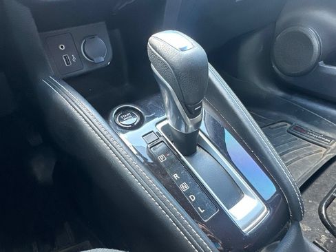 Used 2020 Nissan Kicks SR FWD image 20