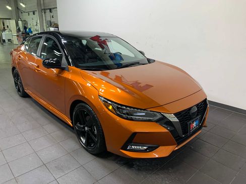 Used 2022 Nissan Sentra SR w/ Lighting Package image 2